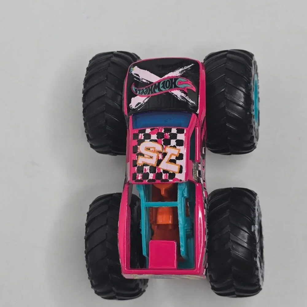 2019 Hot Wheels Monster Trucks Podium Crasher HW Demo Derby Pink Graffiti 1:64